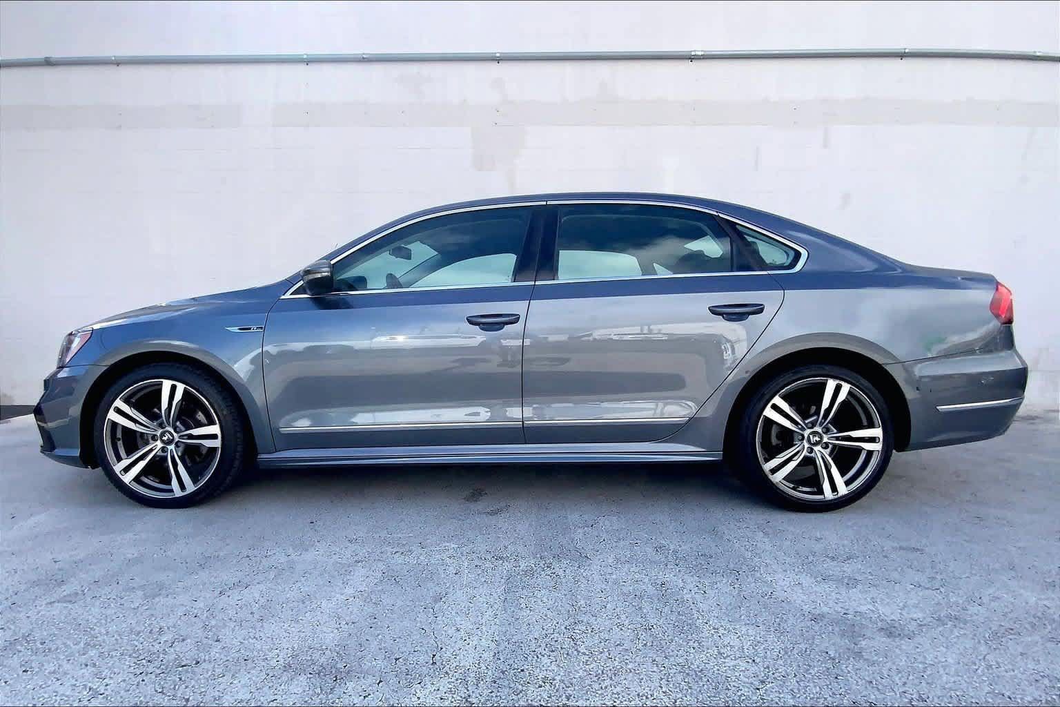 Used 2017 Volkswagen Passat 1.8T R-Line FWD image 3