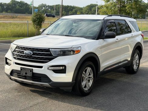 Used 2020 Ford Explorer XLT w/ Equipment Group 202A AWD/4WD image 4