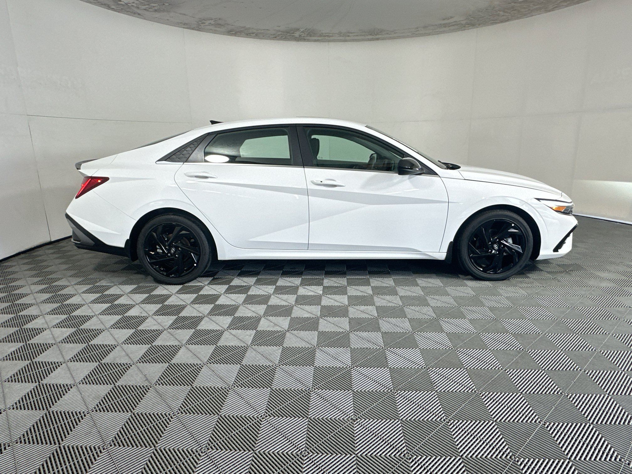 Used 2026 Hyundai Elantra SEL Sport Premium FWD image 2
