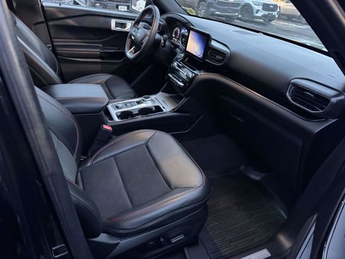 Certified 2022 Ford Explorer ST-Line w/ Class IV Trailer Tow Package image 39