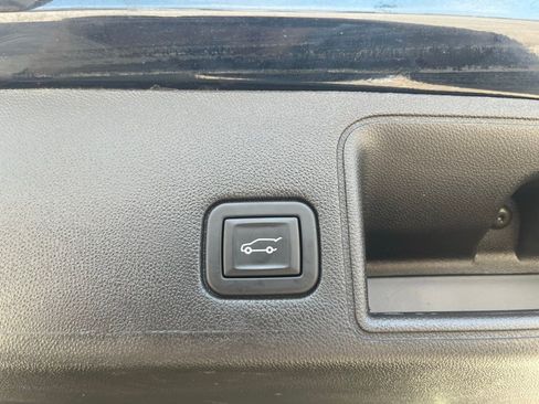 Used 2024 GMC Terrain SLT image 11