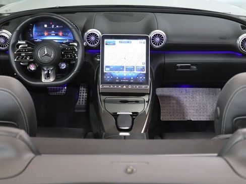 Used 2022 Mercedes-Benz SL 55 AMG 4MATIC w/ Driver Assistance Package image 24