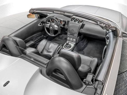 Used 2006 Nissan 350Z Touring RWD image 17