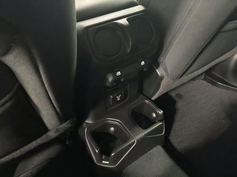 Used 2021 Jeep Wrangler Unlimited Sahara AWD/4WD image 15