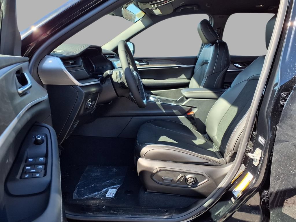 New 2026 Jeep Grand Cherokee Altitude AWD/4WD image 21