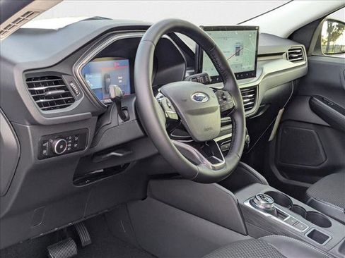 New 2025 Ford Escape SE image 3