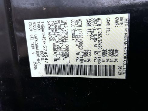 Used 2019 Nissan Titan SV w/ SV Convenience Package image 24