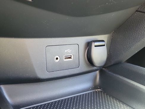 Used 2018 Nissan Rogue SV w/ Premium Package FWD image 29