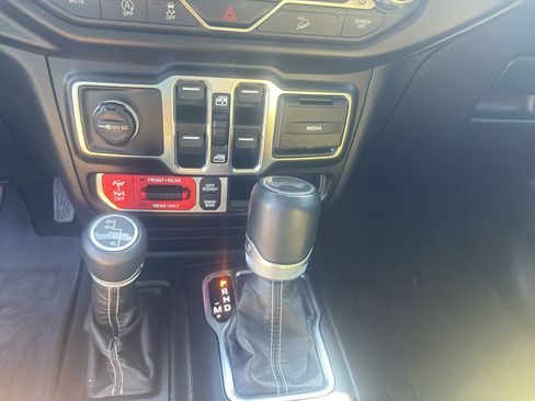 Used 2021 Jeep Wrangler Unlimited Rubicon AWD/4WD image 18