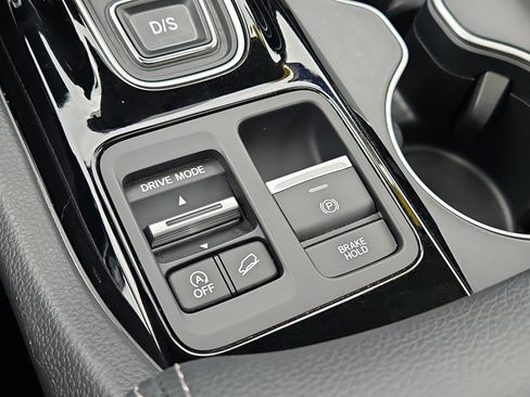 Certified 2024 Honda Pilot Touring image 11