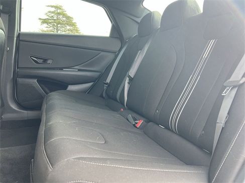 Certified 2025 Hyundai Elantra SEL image 29