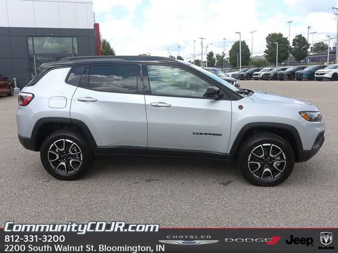 New 2025 Jeep Compass Trailhawk w/ Sun & Sound Group image 8