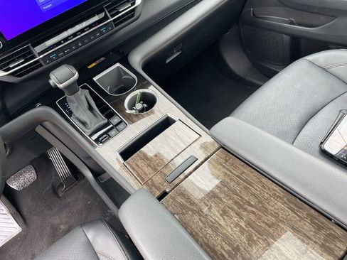 Used 2025 Toyota Sienna Platinum AWD/4WD image 21
