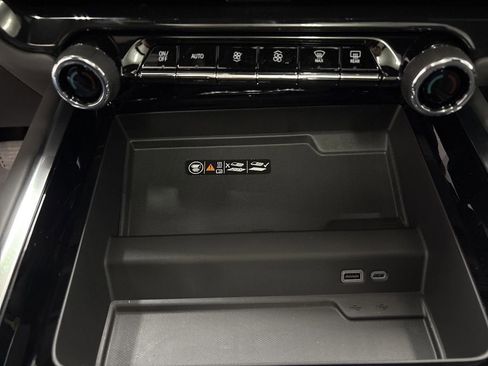 New 2026 Chevrolet Suburban High Country AWD/4WD image 19