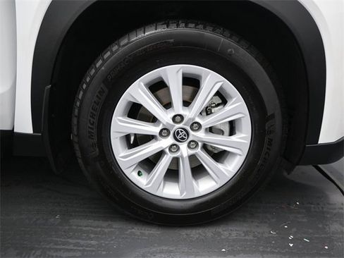 Used 2024 Toyota Grand Highlander XLE image 19