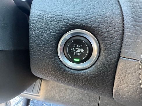 Used 2022 GMC Yukon Denali w/ Denali Premium Package image 27