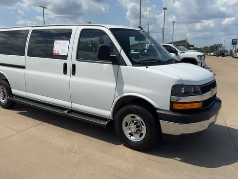 Used 2025 Chevrolet Express 3500 LT w/ LT Preferred Equipment Group RWD image 3