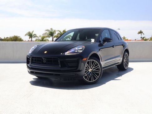 Certified 2025 Porsche Macan AWD/4WD image 1