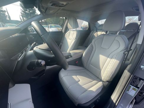 Used 2025 Hyundai Elantra Limited image 32