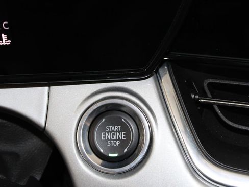 Used 2025 Chevrolet Trax LT image 36