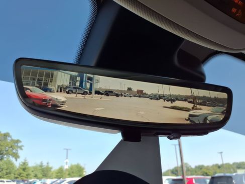 Used 2021 Buick Envision Avenir w/ Technology Package II FWD image 18