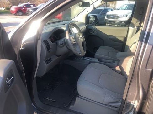 Used 2021 Nissan Frontier SV w/ SV Utility Package image 8