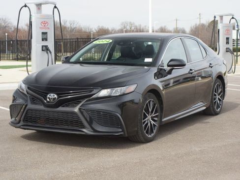 Used 2024 Toyota Camry SE image 21
