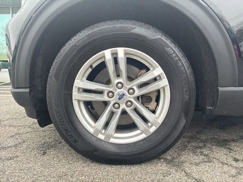 Certified 2022 Ford Explorer XLT w/ Equipment Group 202A image 9