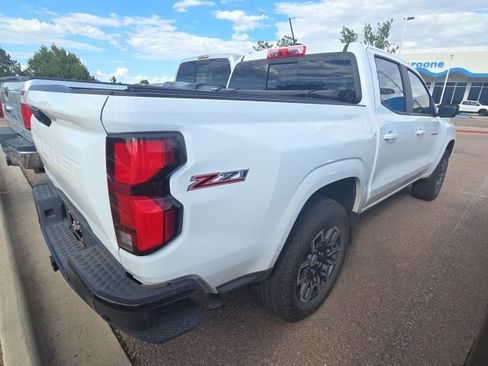 Used 2024 Chevrolet Colorado Z71 w/ Z71 Convenience Package 2 AWD/4WD image 15