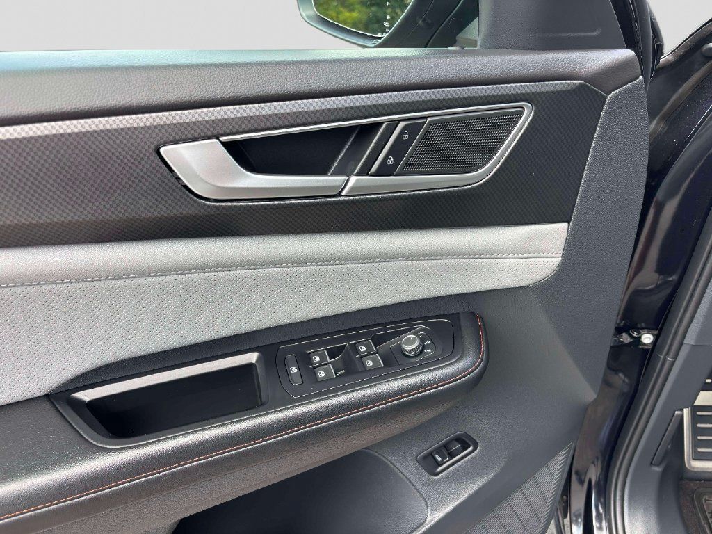 Used 2024 Volkswagen Atlas Peak Edition SE AWD/4WD image 22