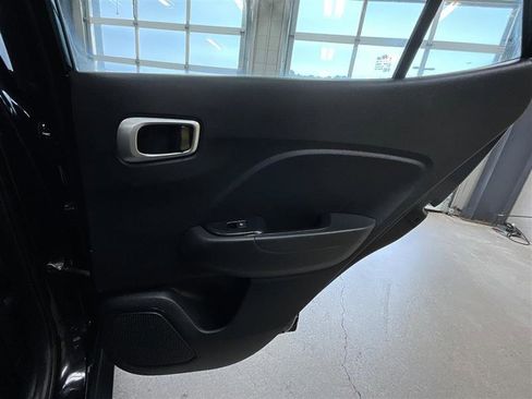 Used 2021 Hyundai Venue SE image 21