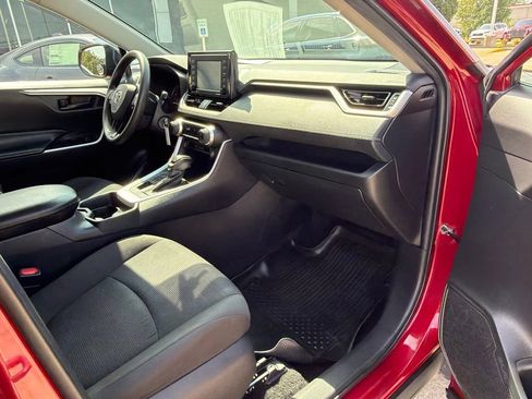 Used 2021 Toyota RAV4 LE AWD/4WD image 13
