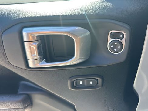 Used 2024 Jeep Wrangler Unlimited w/ Convenience Group image 24