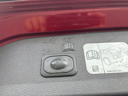 Used 2017 Ford Escape Titanium FWD image 8
