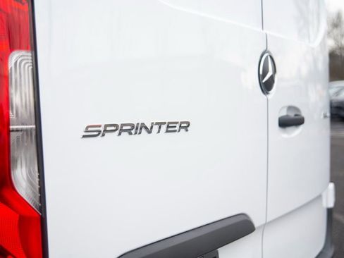 Used 2025 Mercedes-Benz Sprinter 2500 image 17