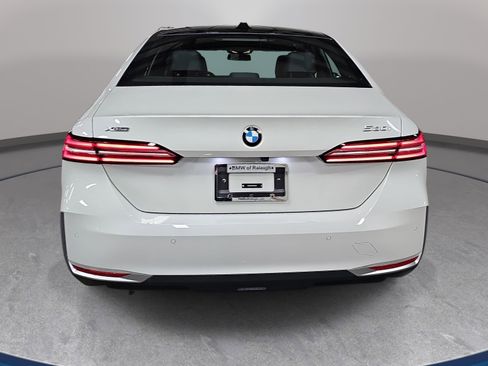 New 2026 BMW 530i xDrive AWD/4WD image 6
