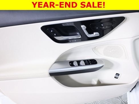 Used 2025 Mercedes-Benz C 300 4MATIC Sedan image 9