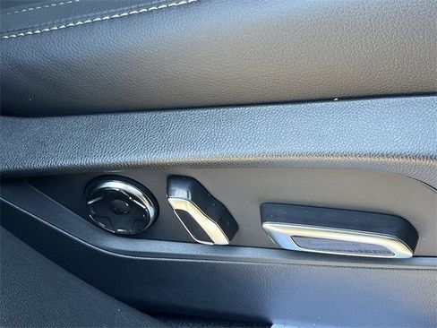 Used 2025 Acura RDX SH-AWD image 31