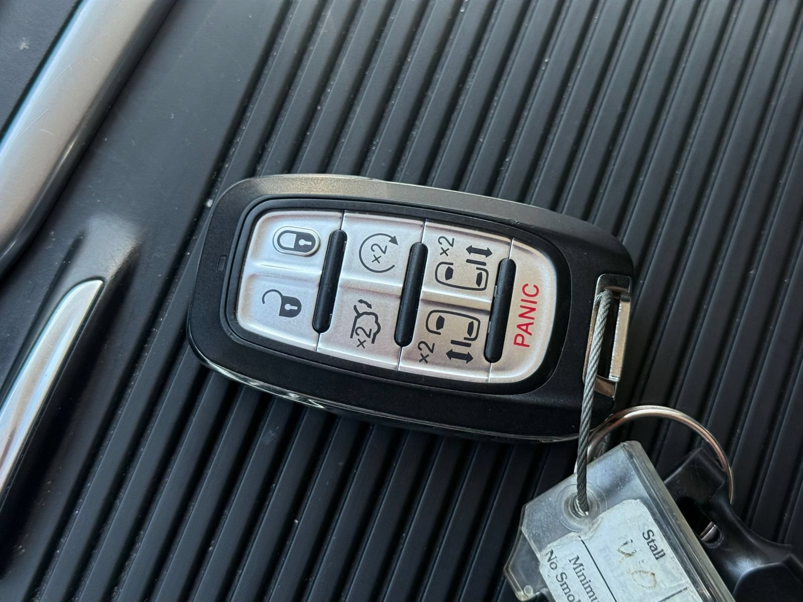 Used 2023 Chrysler Pacifica Touring-L FWD image 22