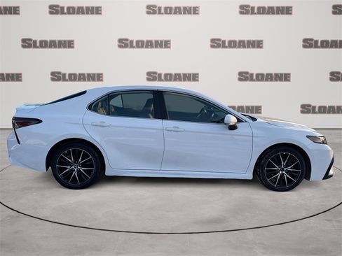 Used 2024 Toyota Camry SE image 6