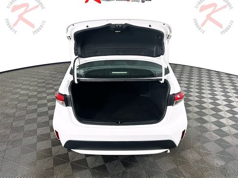 Used 2021 Toyota Corolla LE image 28