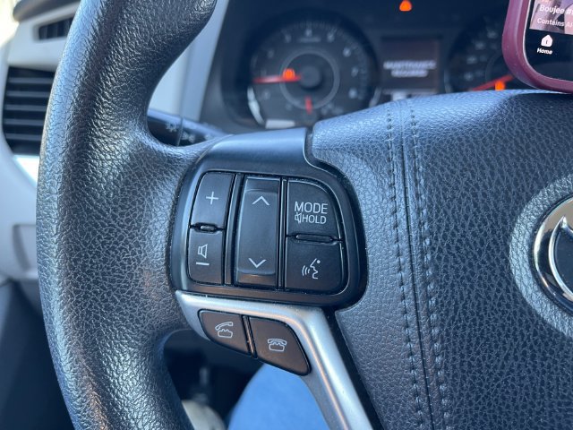 Used 2017 Toyota Sienna LE FWD image 25
