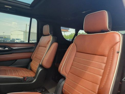 Used 2023 GMC Yukon XL Denali Ultimate AWD/4WD image 30