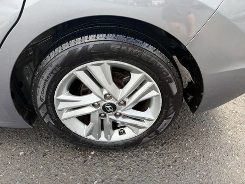 Used 2019 Hyundai Elantra SEL image 12
