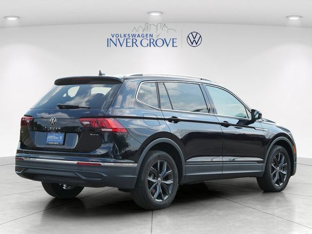 Certified 2024 Volkswagen Tiguan SE w/ Panoramic Sunroof Package AWD/4WD image 7