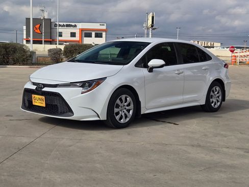 Used 2021 Toyota Corolla LE image 7