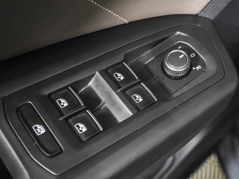 Used 2022 Volkswagen Atlas Cross Sport SEL image 37