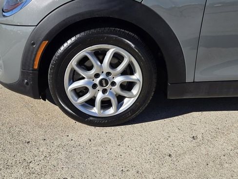 Used 2018 MINI Cooper S image 9