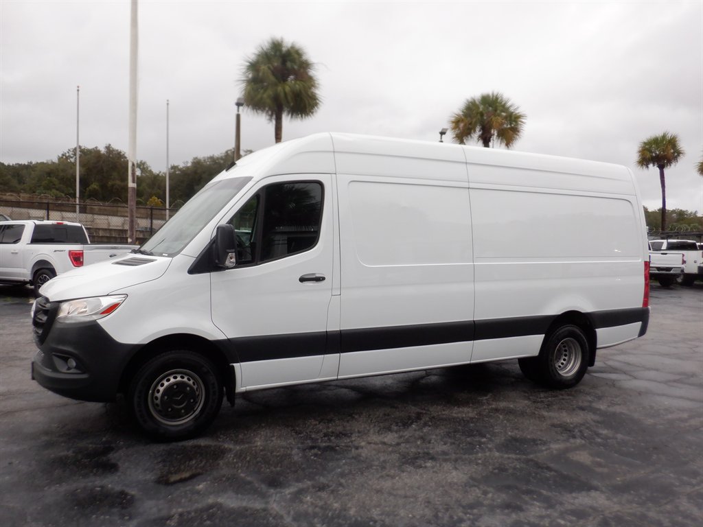 Used 2022 Mercedes-Benz Sprinter 4500 image 2