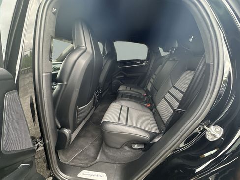 Used 2024 Porsche Cayenne S AWD/4WD image 42